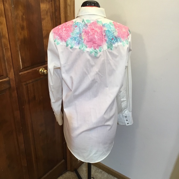 Karman GET YOUR COWGIRL ON button down shirt, no size tag, stone & sparkle - Picture 2 of 8